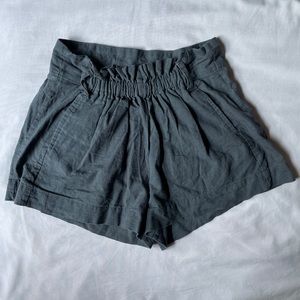 Indigo Rein Pleated Shorts | size small